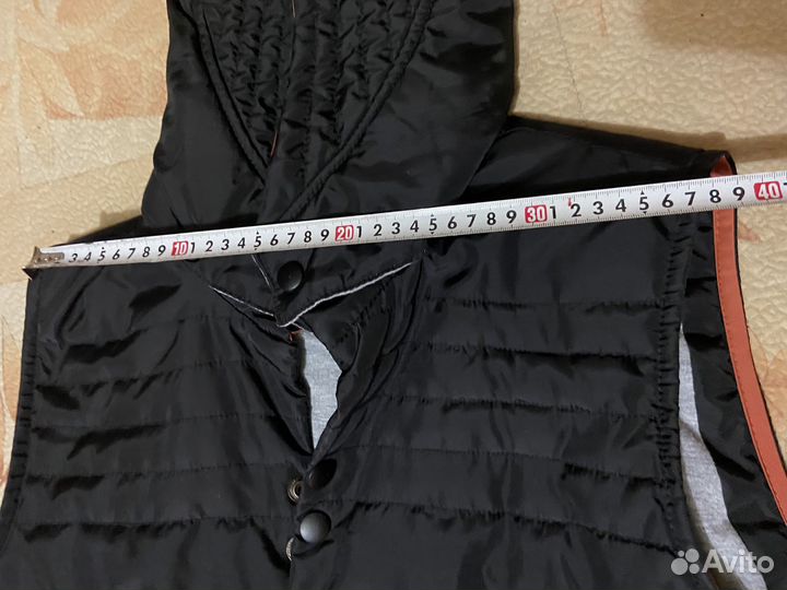 Жилет утепленный от Dsquarsd2.В отличном состоянии