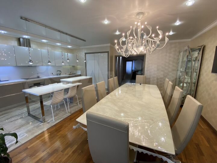 4-к. квартира, 290 м², 3/15 эт.