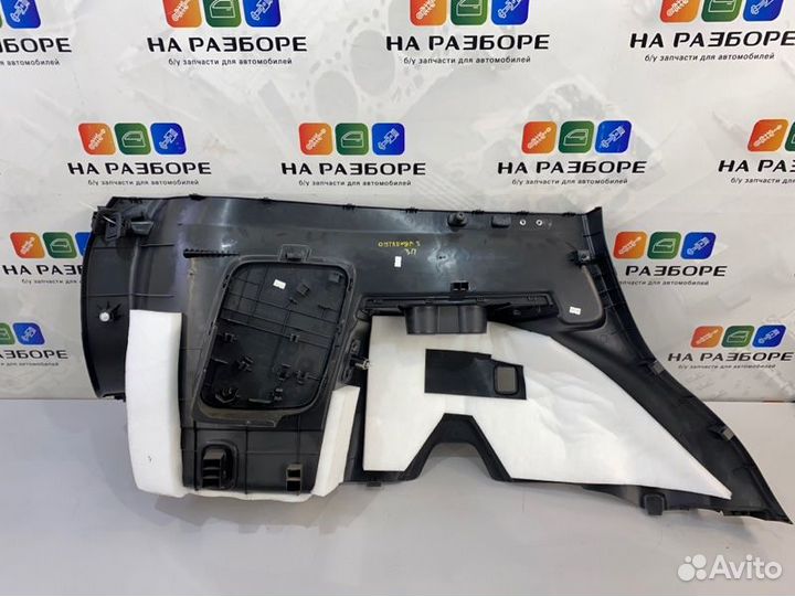 Обшивка багажника задняя правая Mitsubishi