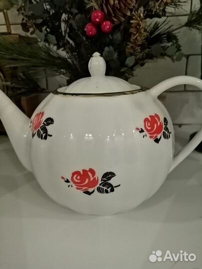 Чайники и сахарницы