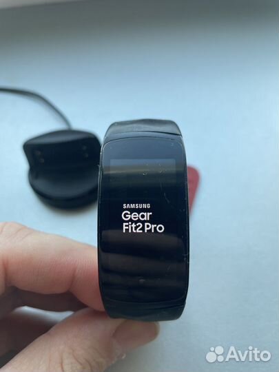 Фитнес браслет samsung gear fit pro2