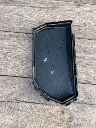 Крышка блока предохранителей Mercedes-Benz S220