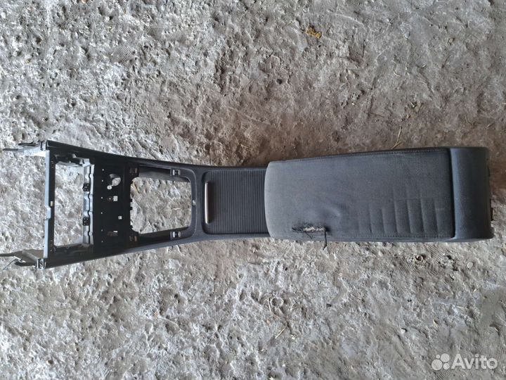 Подлокотник на Volkswagen Passat B6
