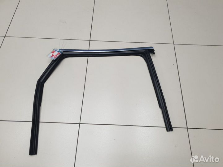 Уплотнитель стекла двери задний правый Audi A4 B9