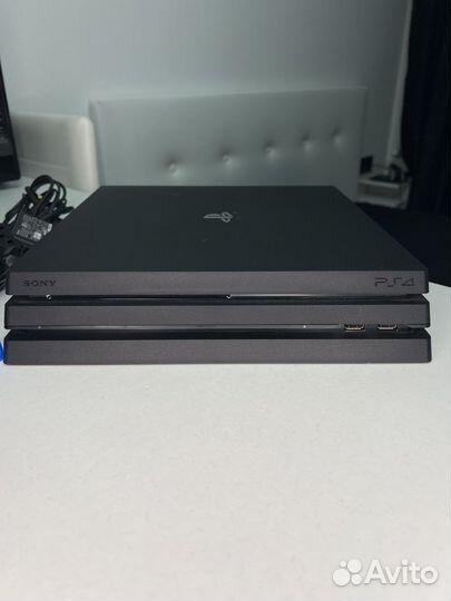 Sony playstation 4 PS4 pro, 2 джойстика, 1 диск