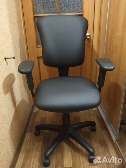 Компьютерное кресло