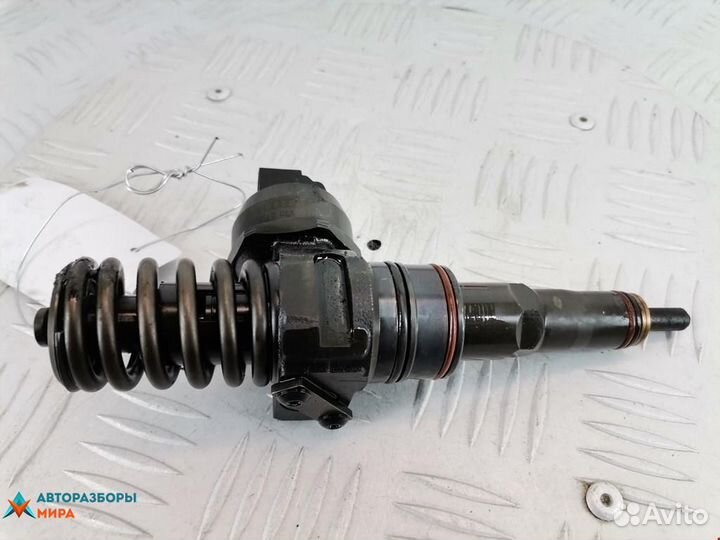 Форсунка Volkswagen Bora 2002 038130073AG