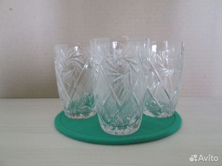 Стеклянные стаканы