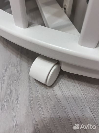 Кроватка для новорожденных с маятником