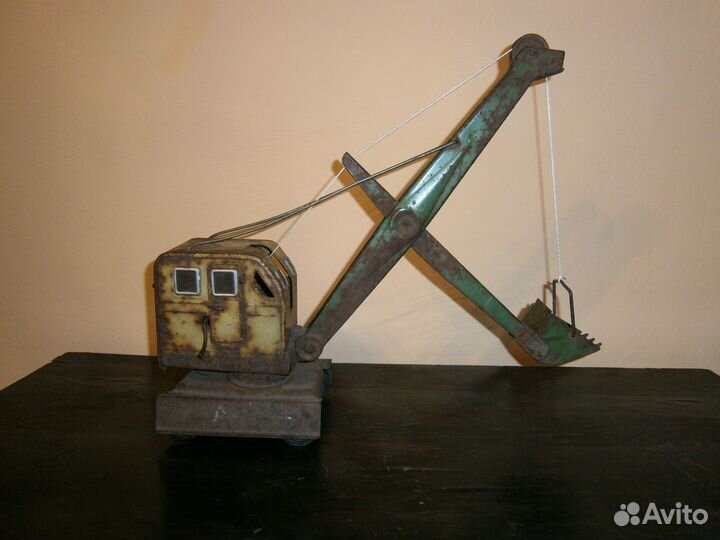 Старинная игрушка СССР железный экскаватор азлк