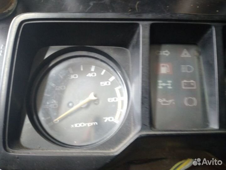 Приборная панель Isuzu Trooper