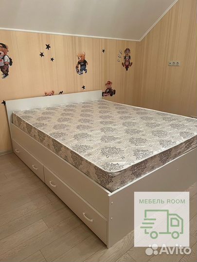 Кровать