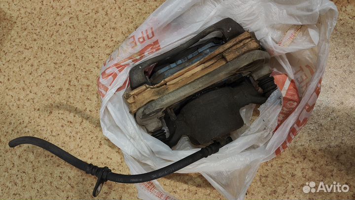 Суппорт правый Honda stepwgon 2010