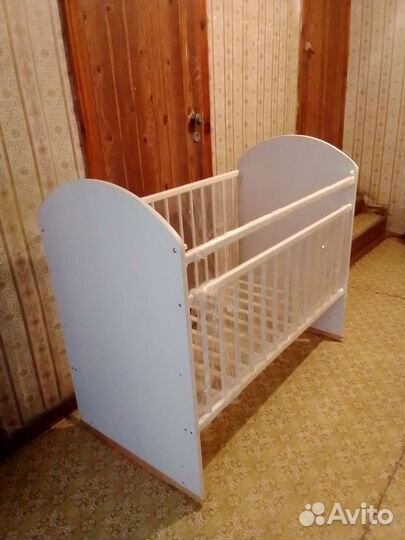Детская кроватка качалка на колесиках новая