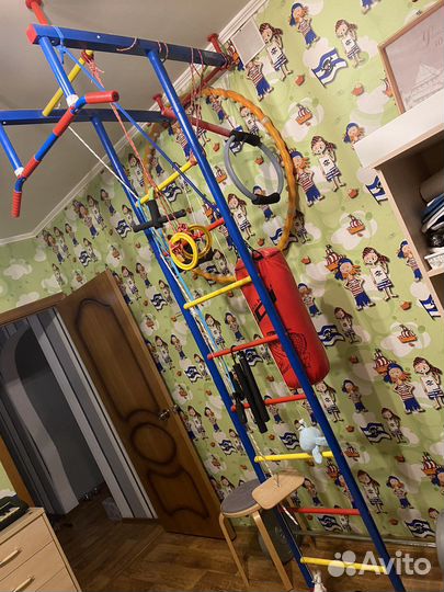 Шведская стенка с турником и брусьями