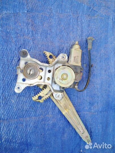 Стеклоподъемник задний левый Toyota Corolla AE100