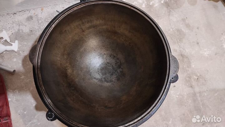 Казан чугунный с крышкой и подставкой