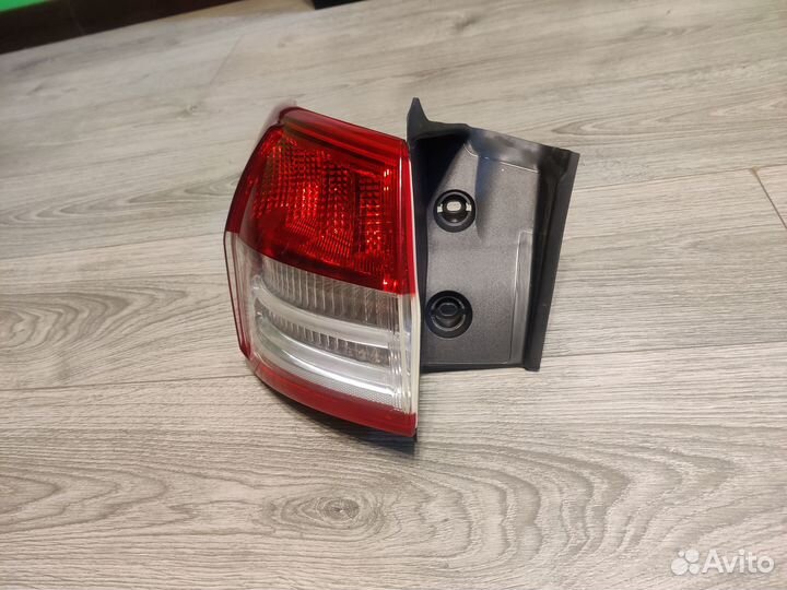 Фонарь наружный левый Kuga 2