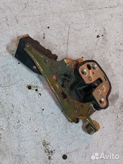 Замок двери задний левый Opel Omega B