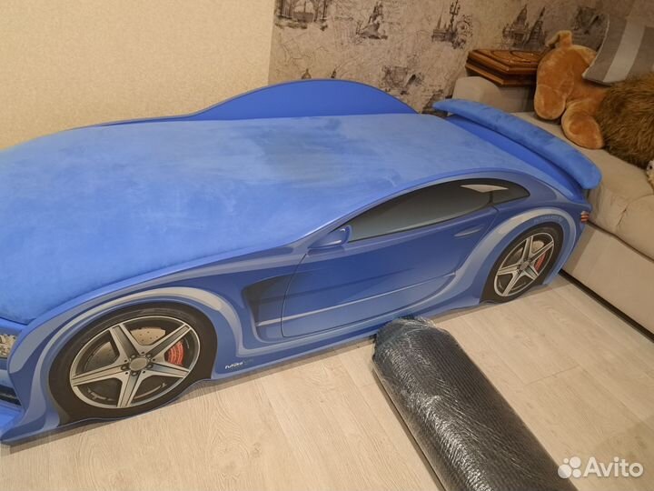 Детская кровать машина