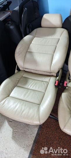 Передние кожаные сиденья Ауди А6С5 седан