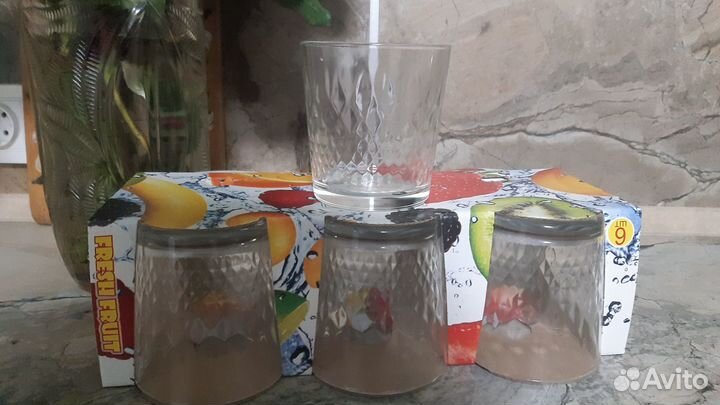 Продам 2 чайных сервиза, два набора стаканов.В хор