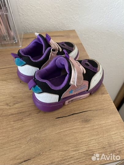 Кроссовки для девочки