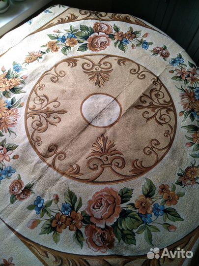 Новая скатерть из гобелена