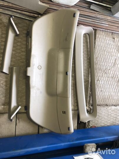 Обшивка двери багажника Honda avancier