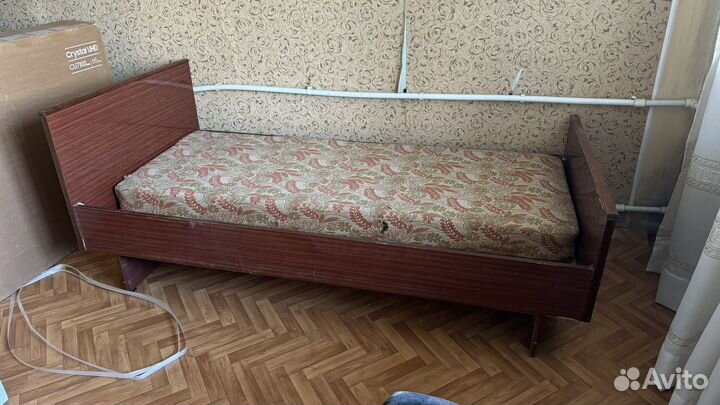 Кровать