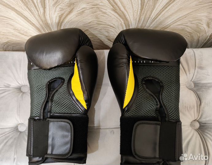Боксерские перчатки Everlast 14 oz