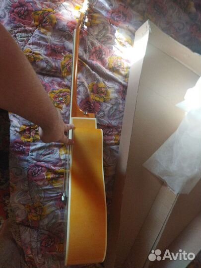 Продаю гитару