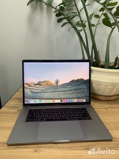 Macbook Pro 15 2016 i7 16gb 251gb