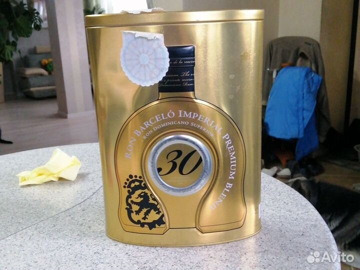 Коробка и бутылка от рома