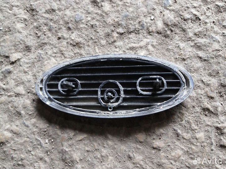 Значок Ford на багажник