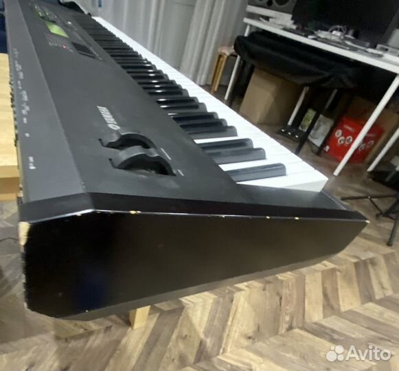 Синтезатор Yamaha S 90