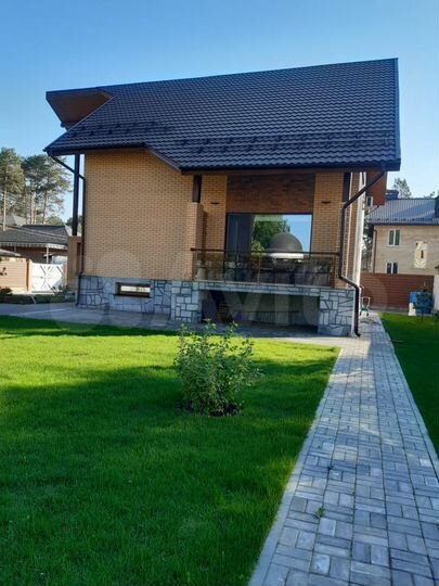 Коттедж 350 м² на участке 8 сот.