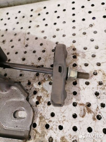 Ручник механизм Renault Fluence