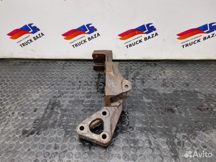 Кронштейн передней рессоры правый Volvo FH