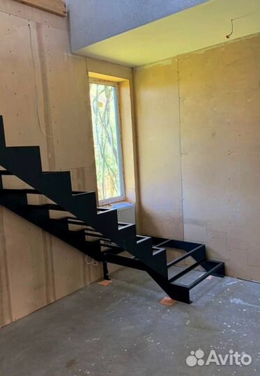 Лестница в дом или квартиру