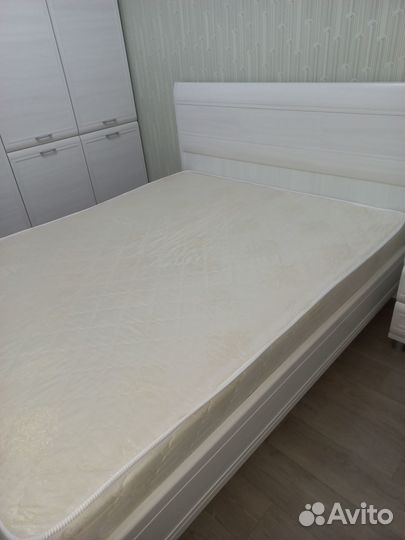 Кровать с матрасом фирмы Лазурит