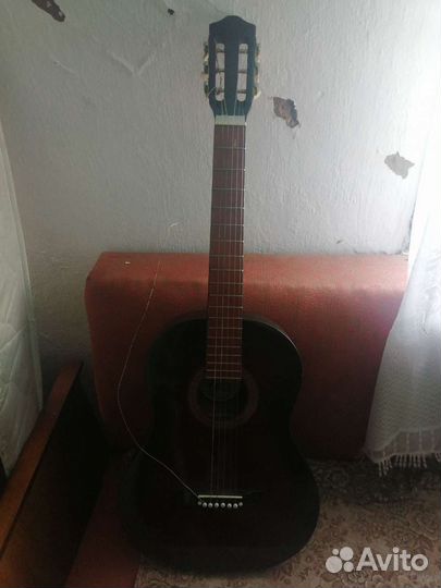 Акустическая гитара