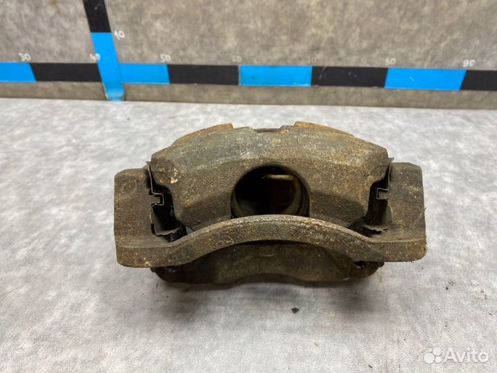 Суппорт передний правый Nissan Qashqai J10 2.0