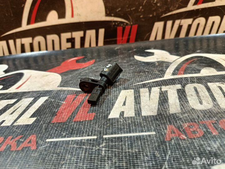 Датчик ABS передний правый Skoda Rapid