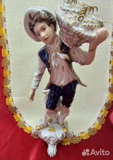 Статуэтка фарфор 