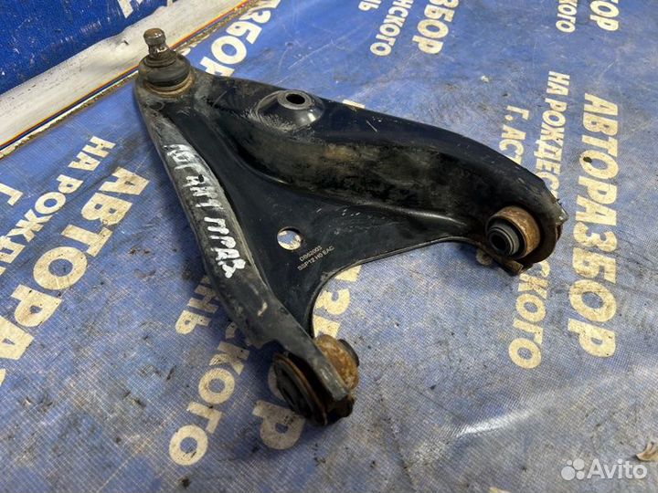 Передний правый рычаг Renault Logan 1 седан 2009