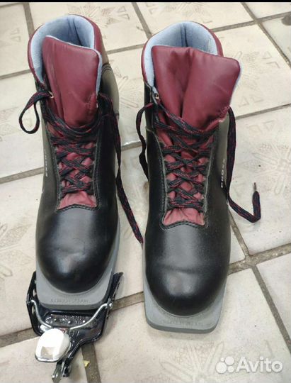 Лыжные ботинки