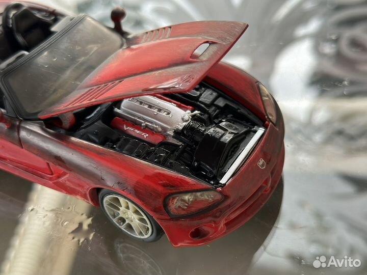 Машинка модель Maisto Dodge Viper SRT 1:24 бу