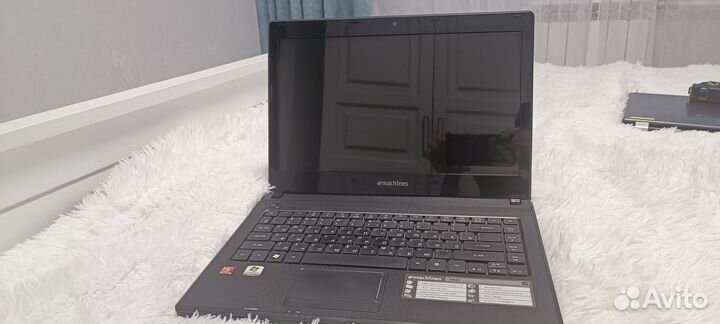 Ноутбук и блок питания