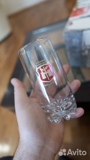 Стеклянные бокалы